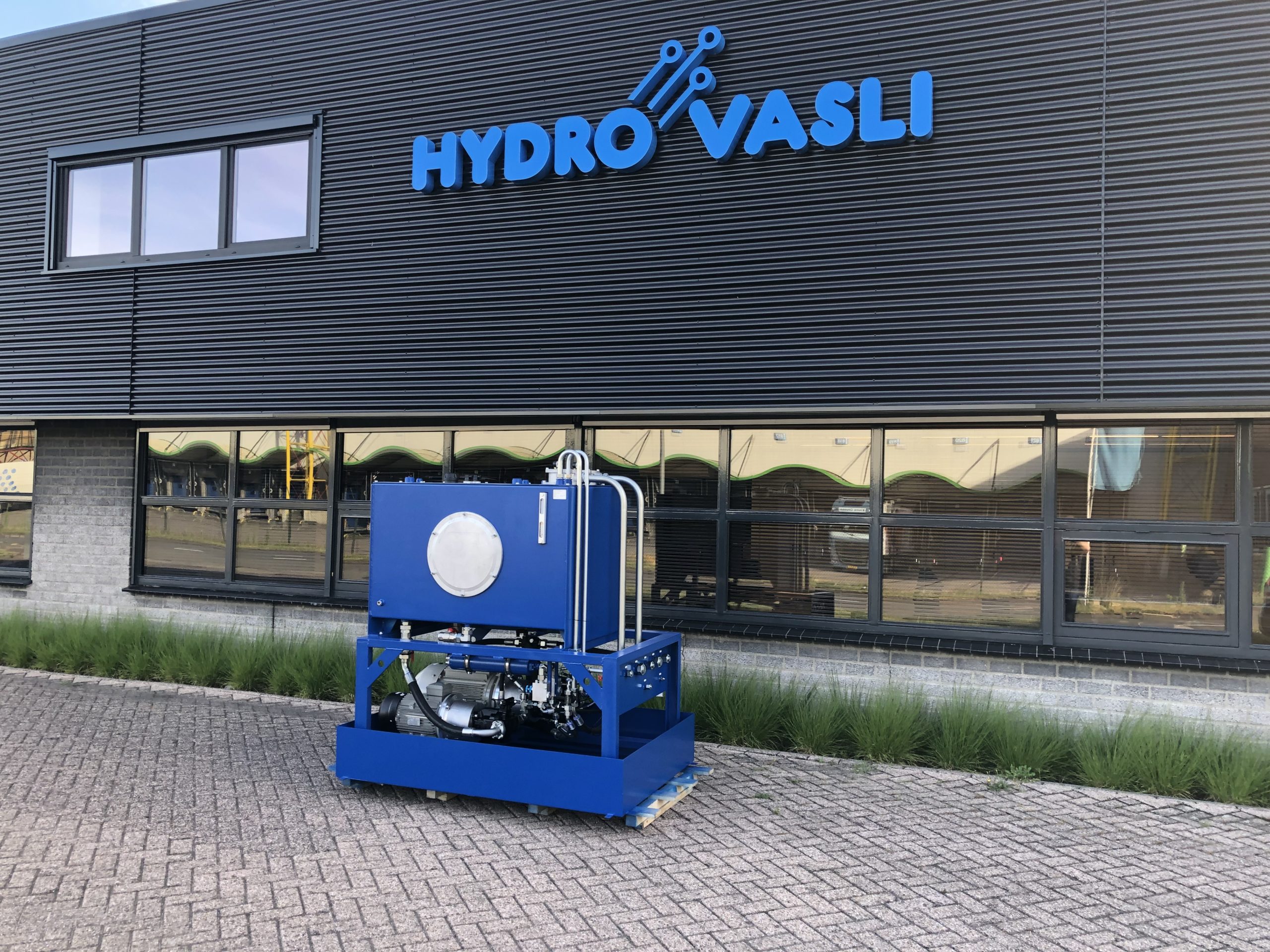 hydrounit met 30kw emotor en twee plunjerpompen Hydrovasli